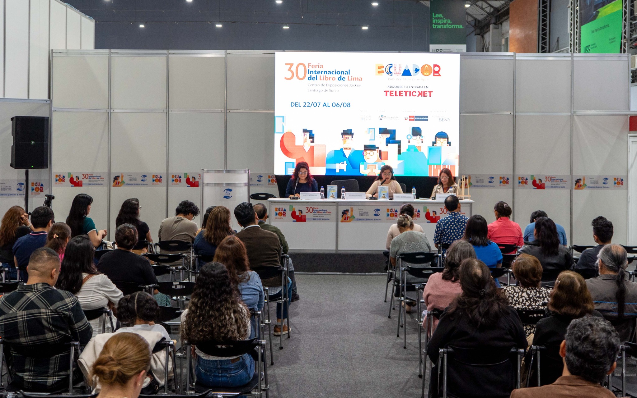 Público asistente a la presentación del libro